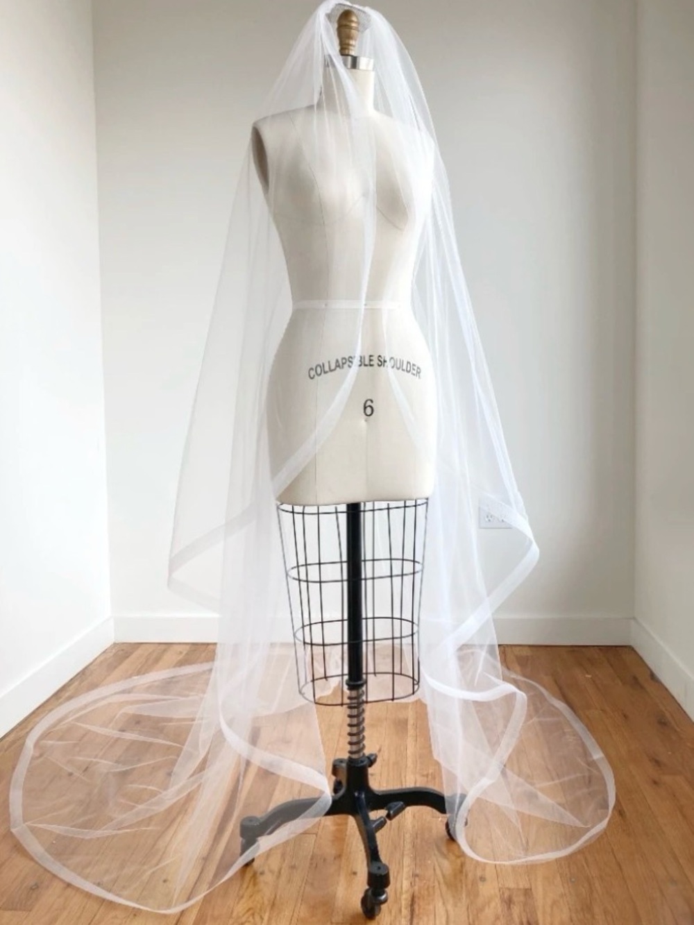 Sara Gabriel Julianne 90” Horsehair Trim Ivory Veil